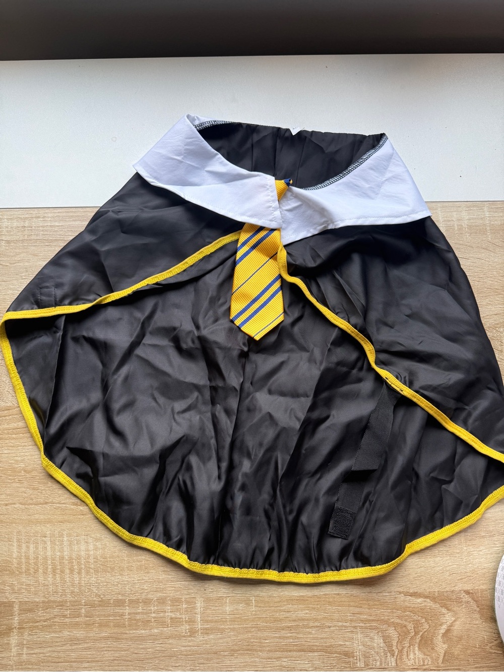Hufflepuff Black and Yellow pet Wizard Cape with Tie and glasses